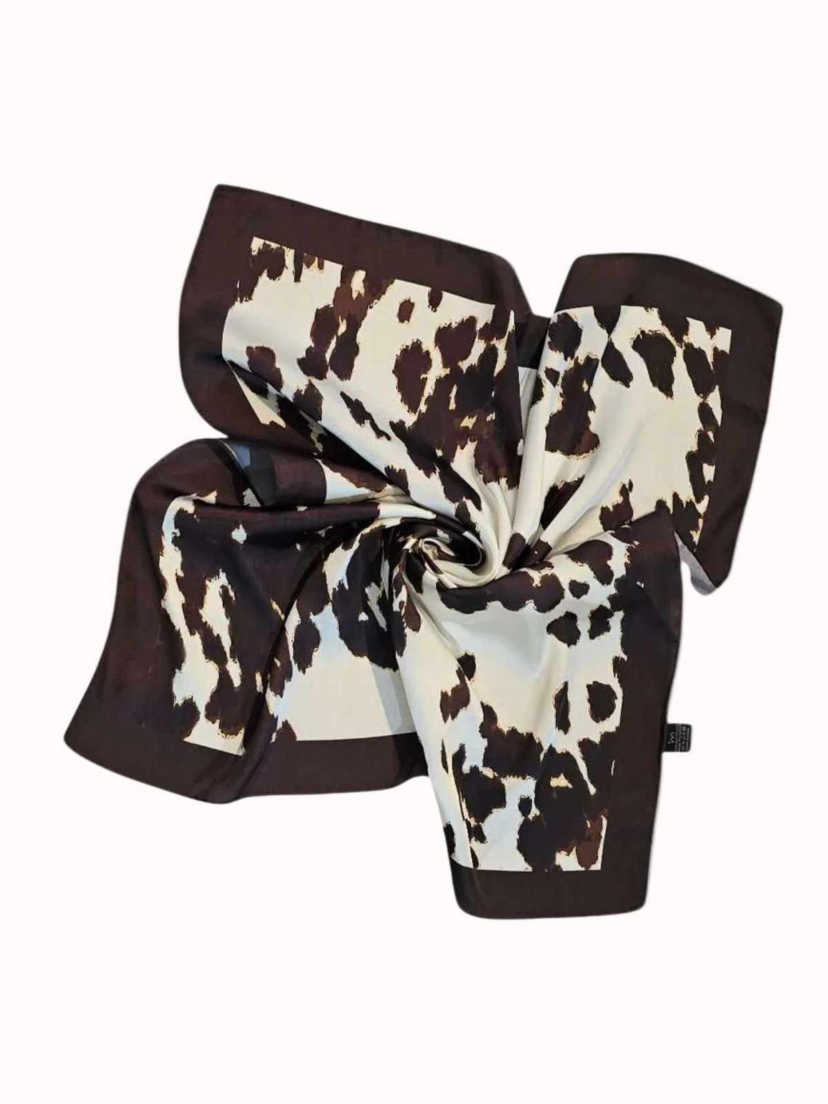 Pañuelo Mediano Seda Vaquitas Beige - Accesorio Ideal para un Toque Distinto