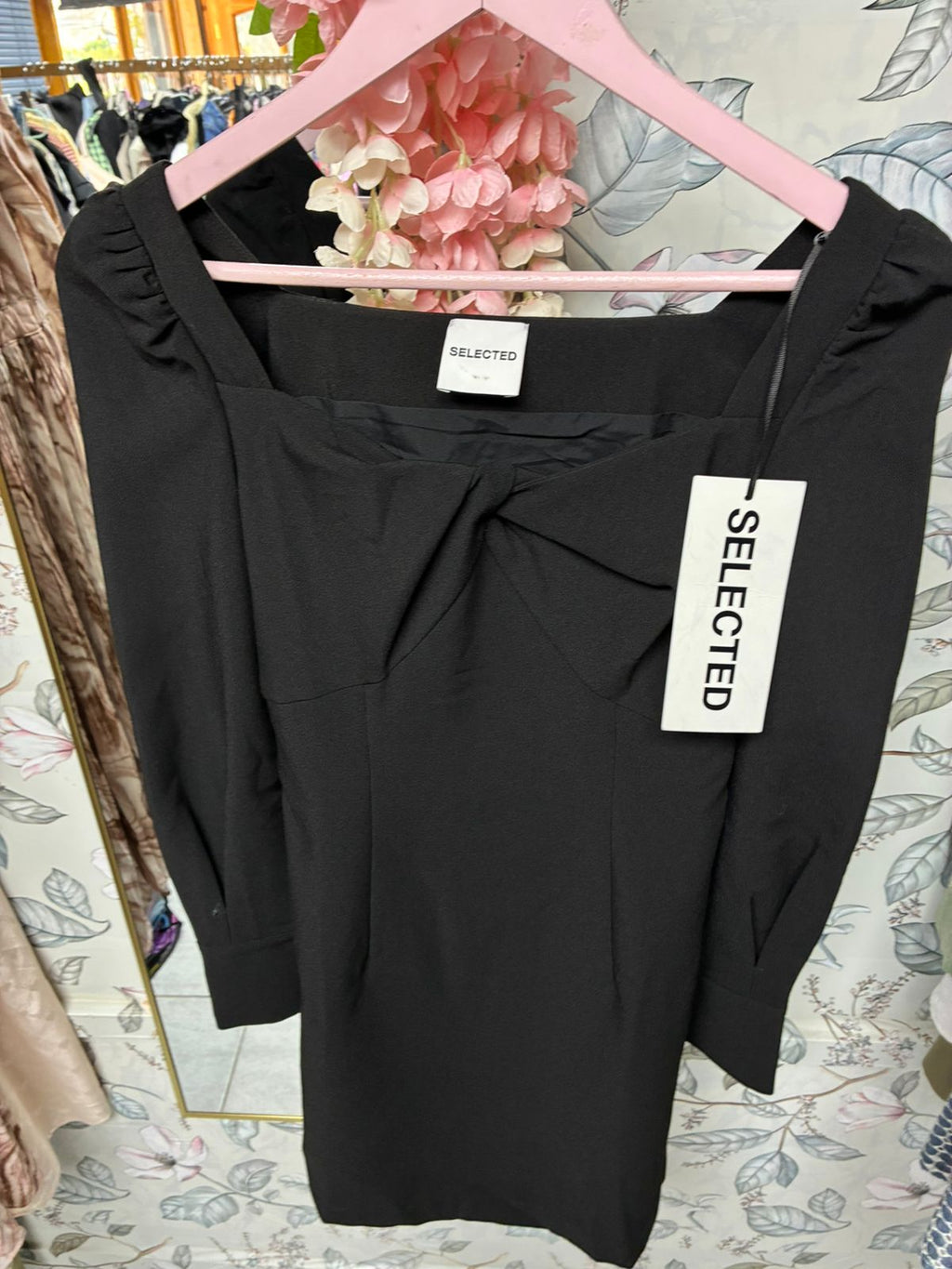 Vestido Negro Manga Larga Escote Cuadrado Elegante