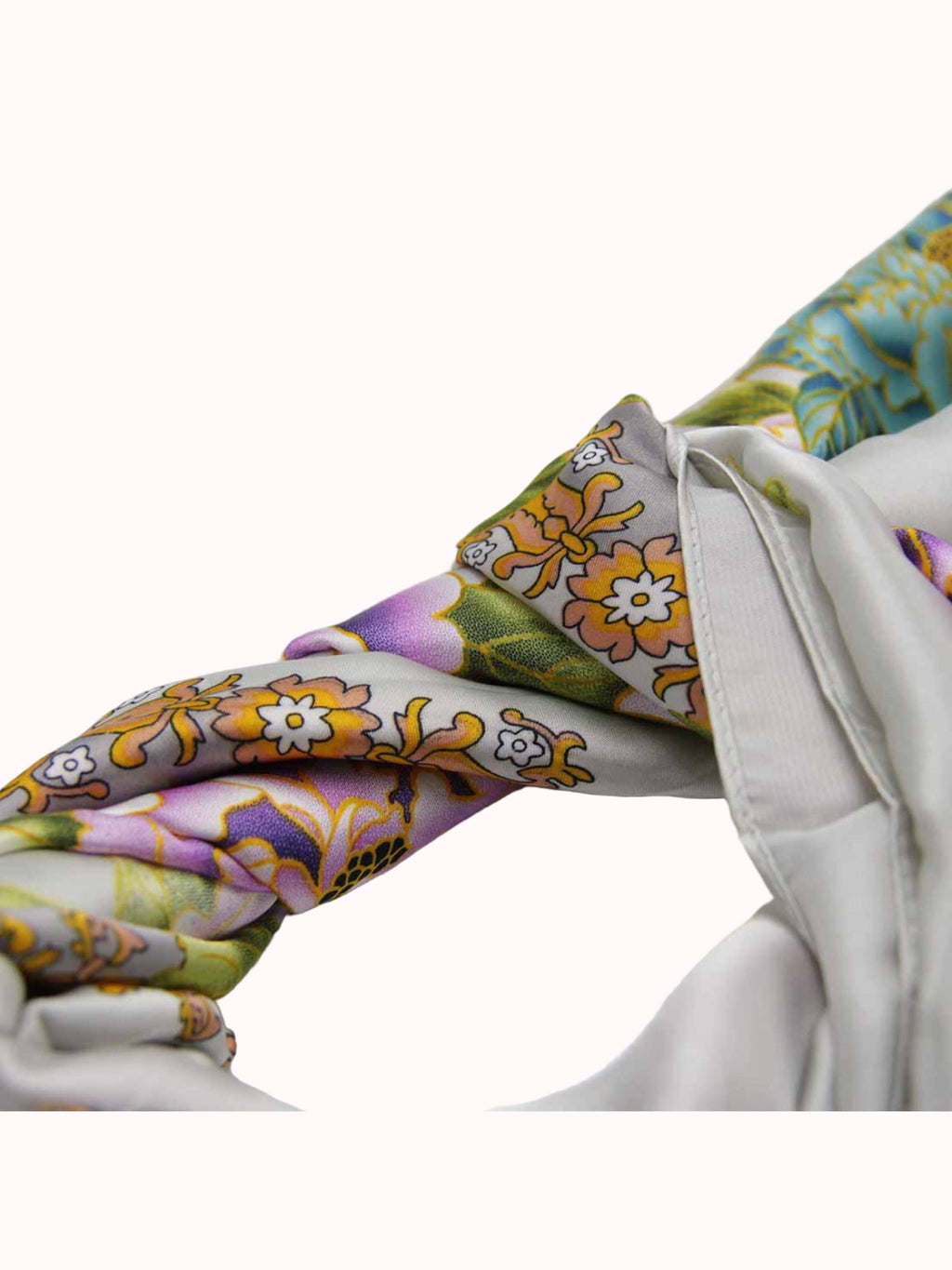 Pañuelo de Seda – Peonías y Borde Dorado